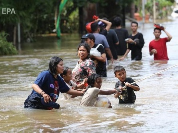В Индонезии 19 человек стали жертвами наводнения