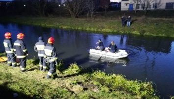 На Черниговщине автомобиль упал с моста в реку, водитель погиб
