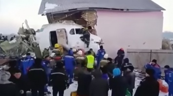 Авиакатастрофа в Казахстане: в сети появилось видео падения самолета