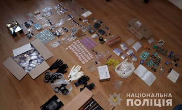 В Мариуполе выявили канал сбыта наркотиков через Telegram и изъяли зелья на 1,5 миллиона
