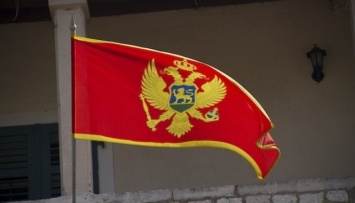 Посольство Черногории в Белграде обстреляли пиротехникой из-за религиозного закона