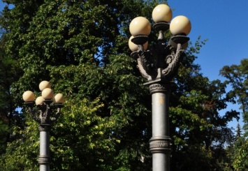 Скандал с заменой старинных фонарей в Мариинском парке: разбираем ситуацию