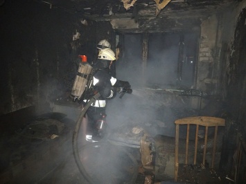 В Днепре 15 спасателей тушили пожар в многоэтажке: подробности