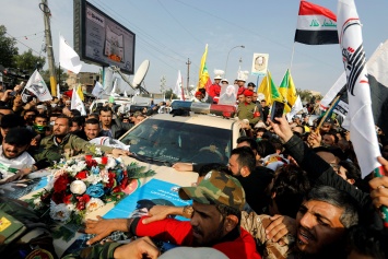 Тысячи жителей Ирака вышли на улицы для прощания с генералом Сулеймани