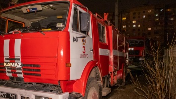 В Днепре на улице Доватора загорелся частный дом: пострадала женщина