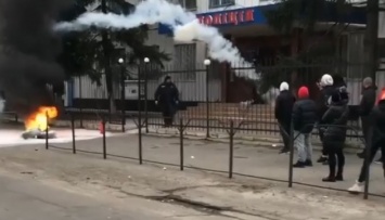 В Каховское управление полиции бросали дымовые шашки из-за резонансного убийства