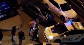 Бил машину и бросался на людей: киевлян напугал неадекват