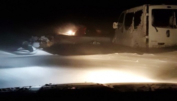 На Заставнивщине более 15 машин застряли в снежном плену