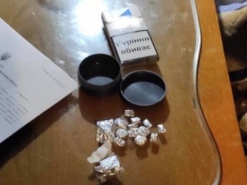 У жителей Закарпатья во время обыска изъяли наркотики и оружие (ФОТО)