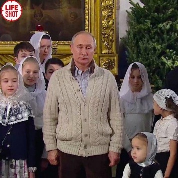 На рождественскую службу в Спасо-Преображенском соборе президент РФ пришел в новом образе