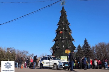 Рождество с патрульными: криворожане пришли на праздник, огранизованный полицией