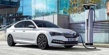 Skoda объявила о начале приема заказов на новый гибридный Superb iV