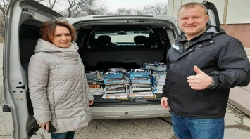 Днепровский музей АТО передал в учебные заведения региона около пяти тысяч книг