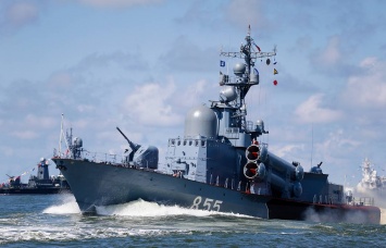 Начало новой агрессии: российский военный корабль вплотную подошел к берегам Украины