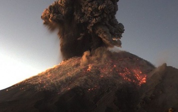 В Мексике произошло извержение самого активного вулкана
