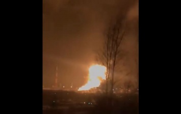 В РФ - взрыв и пожар на нефтеперерабатывающем заводе Лукойла (ВИДЕО)
