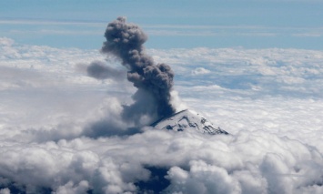 В Мексике произошло повторное извержение вулкана Попокатепетль