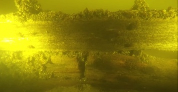 Запорожский дайвер показал фрагменты еще одного нетипичного корабля, который находится на глубине Днепра, - ВИДЕО