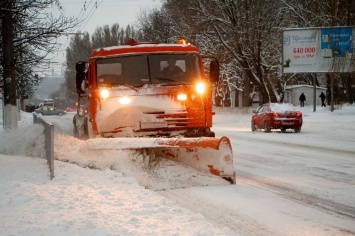 По Днепропетровщине ночью 72 машины чистили трассы от снега