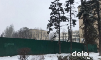 В сквере "Слава танкистам" на Шулявке началось строительство 24-этажного жилого дома (фото)