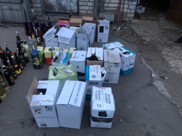 В Николаеве налоговики изъяли 350 литров элитных алкогольных напитков без акцизных марок (ФОТО)