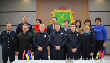 На Харьковщине в 13 ОТГ уже работают полицейские офицеры громады