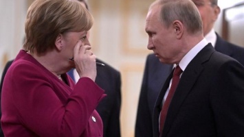 Меркель обсудила с Путиным дальнейшие шаги в "нормандском формате"
