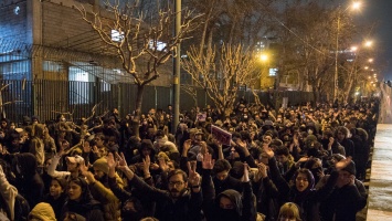 В Тегеране протестующие осудили Хаменеи за ложь о гибели "Боинга"