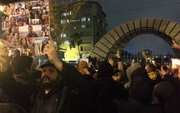 МИД Ирана вызвало британского посла, задержанного за участие в акциях протеста