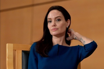 Благотворительная деятельность Анджелины Джоли закончилась провалом