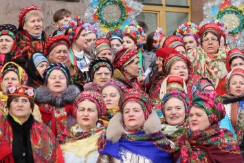 Народные хоры из Канады, США, Польши и Украины устроили праздник украинской песни в центре Киева