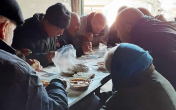 В Новой Каховке бездомных кормят домашними обедами