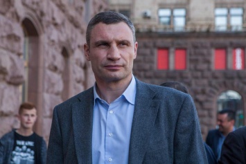 Виталий Кличко угодил в скандал из-за баннера в аэропорту