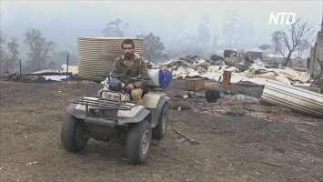 Пепелище вместо фермы: австралиец потерял все из-за пожаров (видео)