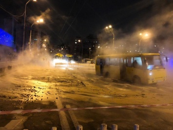 В Киеве из-за прорыва теплосети ТРЦ Ocean Plaza затопило кипятком