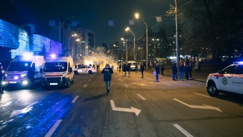 В Киеве на Лыбедской прорвало трубу, затопило Ocean Plaza и провалился автобус с пассажирами: что говорят в мэрии