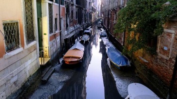 Каналы рекордно пересохли в Венеции вслед за рекордным наводнением