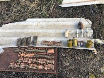 Гранаты, детонаторы и патроны: в Крыму сотрудники ФСБ нашли схрон с боеприпасами