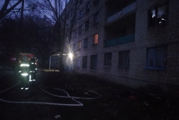 На Харьковщине из-за обогревателя загорелась квартира: бойцы ГСЧС спасли более 20 человек, - ФОТО