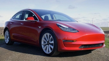 Электрокары Tesla скоро будут «разговаривать» с пешеходами (ВИДЕО)