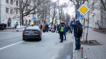 В центре Киева противники рынка земли блокируют дороги и обещают бессрочный митинг под ВР: какие улицы перекрыты