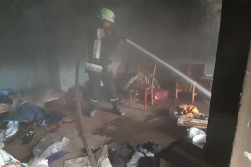 В Кривом Роге из-за пожара в нежилом здании погиб человек