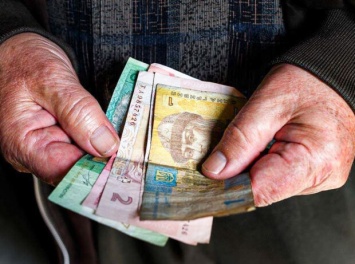 Справедливость налицо: украинцам урезают пенсии, а в ГПУ повышают зарплаты
