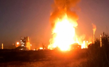 В Испании произошел мощный взрыв на нефтехимическом заводе: есть погибший