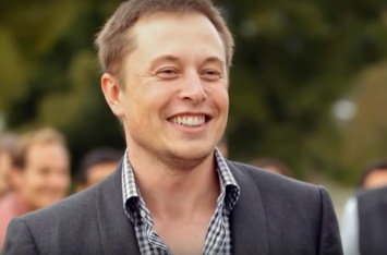 Главное не оконфузиться: Маск заявил о выпуске говорящей Tesla. Видео