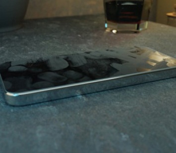 Создано антимикробное защитное стекло для смартфона