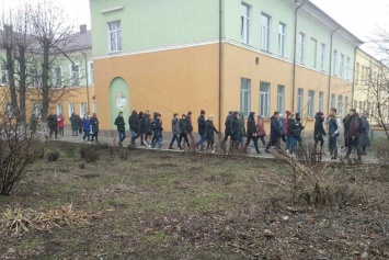 В одной из школ Кривого Рога распылили перцовый баллончик: эвакуировали 570 детей