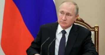 Правительство РФ ушло в отставку, Путин объявил себя "императором"