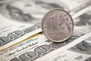 После отставки правительства РФ на Московской бирже рухнул курс рубля
