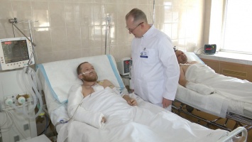 В Днепре лечат бойца, получившего снайперское ранение под Мариуполем. - ФОТО
